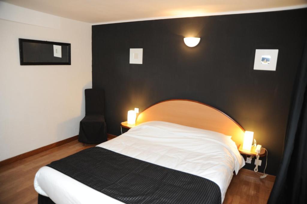 Logis - Hotel Restaurant L'Ecu De France Malesherbes Zimmer foto